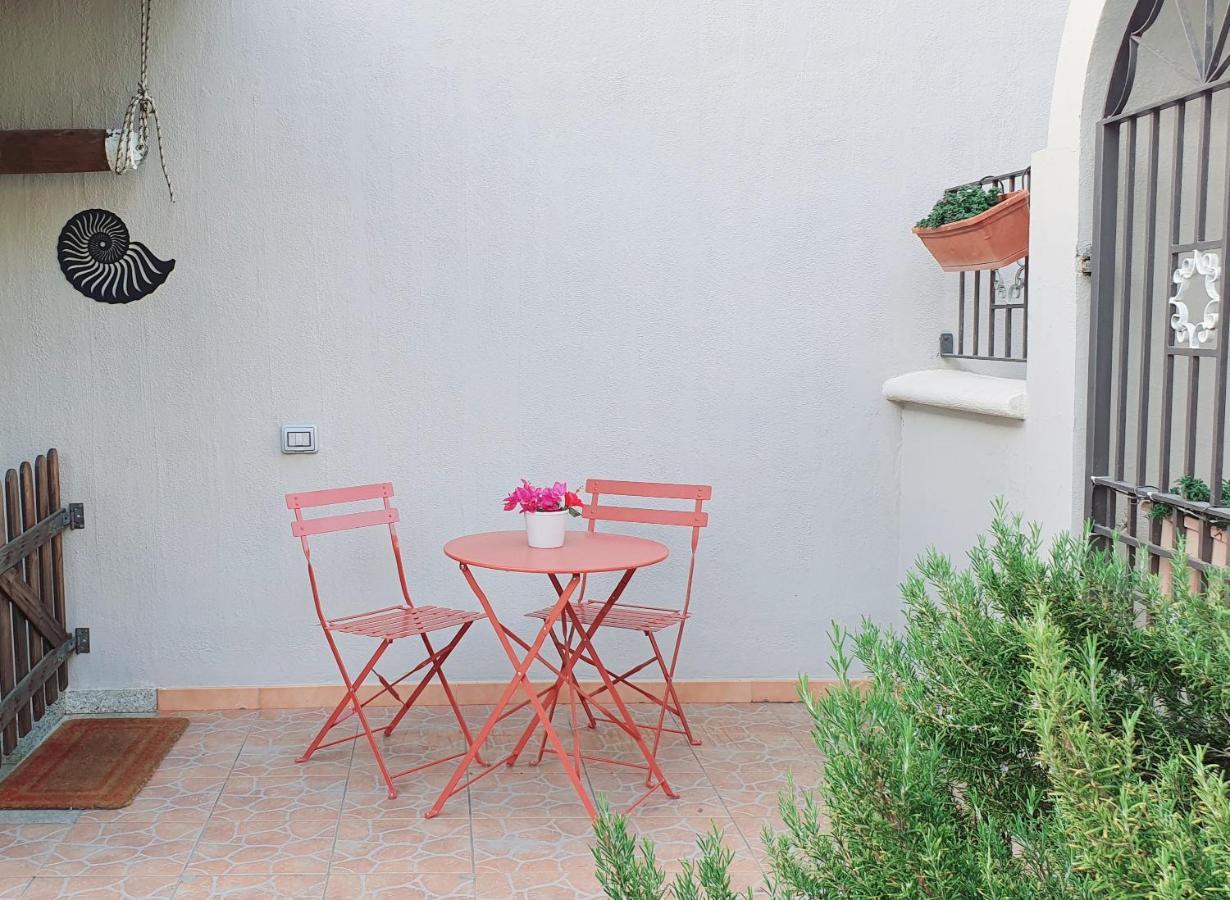 Ferienwohnung Nautilus - Monolocale Seminterrato Con Finestre Àrbatax Exterior foto